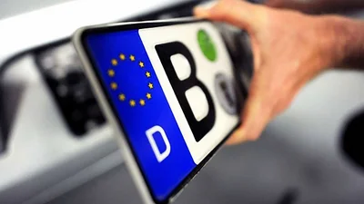 Рада хоче дозволити розмитнювати авто на єврономерах за тисячу євро