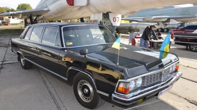 Кабмін продає три "Чайки" і чотири Mercedes-Benz