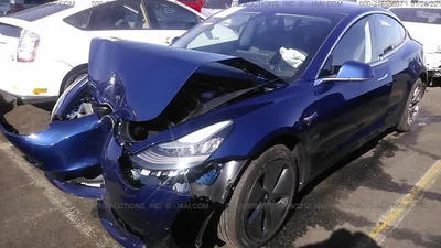 Розбита в США Tesla Model 3 може опинитись в Україні