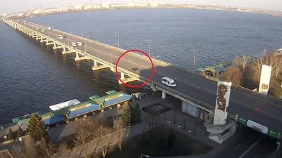 Мер Дніпра відшкодує ремонт авто, які попали в яму