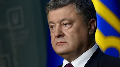Чому Порошенко не підписує закон про фото- відео фіксацію порушень ПДР