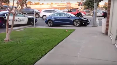 Вцілілий після ДТП власник Tesla висловив претензії Ілону Маску