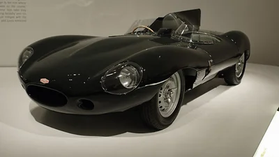 Jaguar відновила виробництво легендарного D-Type