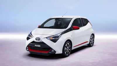 Toyota показала оновлену версію свого найменшого хетчбека
