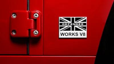 Land Rover Defender з двигуном V8 розкупили, як гарячі пиріжки