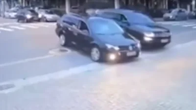 Видео о том, как водитель выставил себя дураком на ровном месте