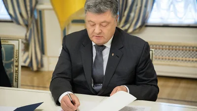 Порошенко підписав закон про фото та відео фіксацію порушень ПДР