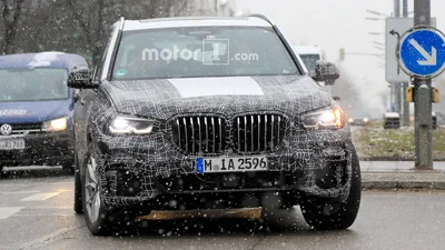Новое поколение BMW X5 показало огромные "жабры"