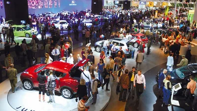 30 автомобільних компаній бойкотують московський автосалон