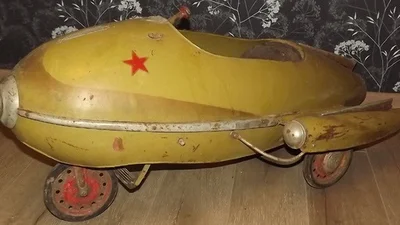 Педальный автомобиль Запорожец продают за 55 тысяч гривен