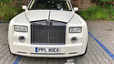 Rolls-Royce "на бляхах" став героєм парковки в Одесі
