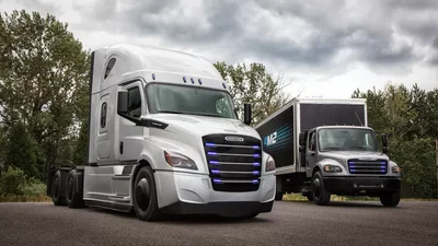 Daimler представив дві електричні вантажівки Freightliner