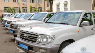 Украинская полиция получила служебные Toyota Land Cruiser от США