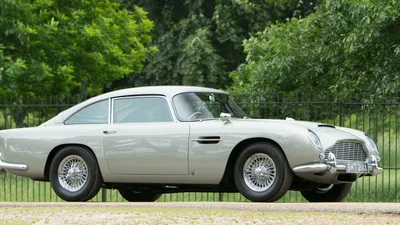 Оригінальний Aston Martin DB5 Джеймса Бонда з GoldenEye виставлено на аукціон