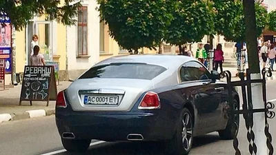 "Бабки" на бабушку: 74-летняя свекровь львовского таможенника имеет Rolls-Royce за $350 тысяч