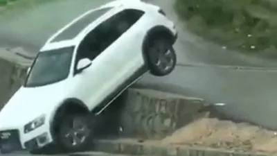 Дива еквілібристики: як не потрібно їздити на машині (відео)