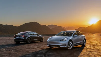 Tesla Model 3 нарешті навчили паркуватись самостійно