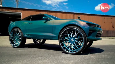 Chevrolet Camaro з колесами на 32 дюйми показав естетику гетто