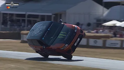 Роскошный Range Rover Sport SVR поставили на два колеса ради рекорда (видео)