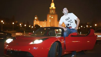 Поки російський хакер сидів у американській в'язниці, в нього вкрали Tesla Roadster