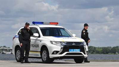 Українська поліція тікає від блогерів: Відео