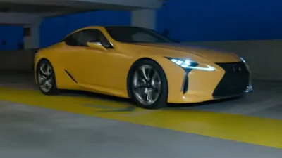 Lexus LC 500 влаштував токійський дріфт у паркінгу (відео)
