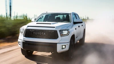 Цей пікап Toyota такий крутий, що має повітозабірник на повітрозабірнику