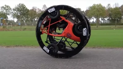 Хэтчбек Ford Ka превратили в дицикл (видео)