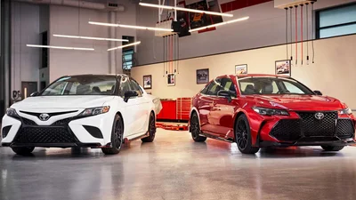 Японцы показали спортивные версии Camry и Avalon