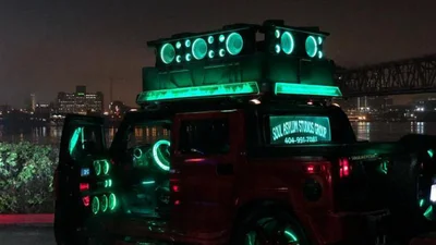 Hummer H2 с 86 динамиками – настоящая звуковая бомба