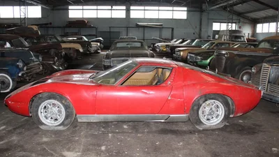 Lamborghini Miura та 80 рідкісних авто знайшли на старому заводі