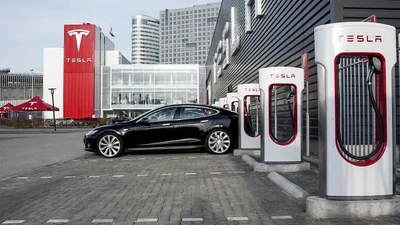 Tesla відмінила підвищення цін на зарядку від Supercharger