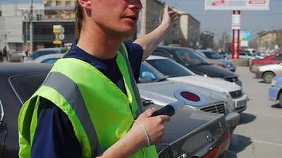 В Киеве набирают парковщиков с высшим образованием за 350 долларов