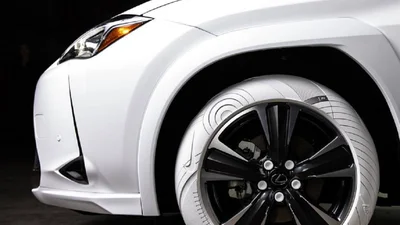 Lexus UX обулся в белые дизайнерские шины от John Elliott Nike
