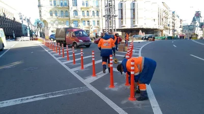На столичной площади Льва Толстого уменьшили количество мест для стихийной парковки