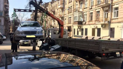 В Киеве эвакуированы 28 автомобилей