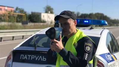 Сто тисяч перевищень швидкості: скільки патрульні стягнули штрафів з автомобілістів