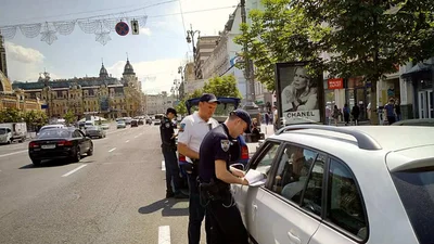 Инспекторы по парковке работают на Крещатике
