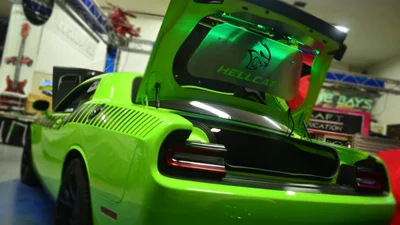 На аукціоні хотіли продати Dodge Challenger з людиною в багажнику