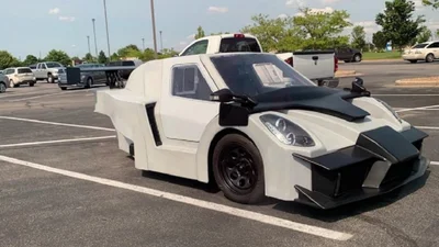 На фото показали найдивнішу версію Ferrari Enzo і вона триколісна