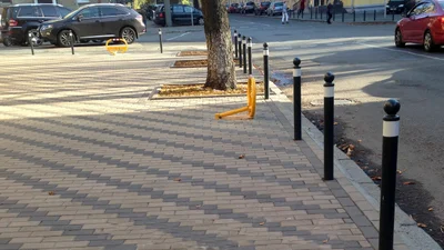 Тротуары оградят от дорог металлическими столбиками