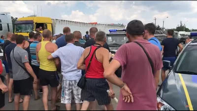 Транспортный коллапс вокруг Одессы: активисты перекрыли все дороги