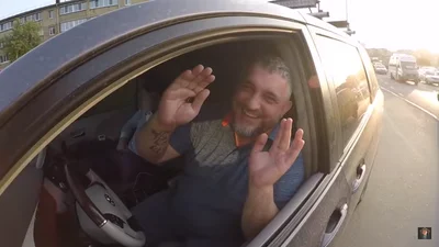 Главный "евробляхер" Украины объезжает пробку по тротуару: видео