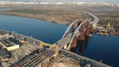 На столичном Подольском мосту начался демонтаж опор