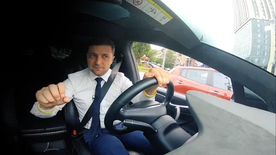 Владимир Зеленский пересел за руль Tesla Model X: видео