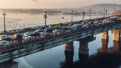 Міст Патона в Києві перевантажений у 20 разів і потребує негайної реконструкції (відео)