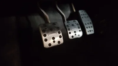 Toyota впроваджує систему, що врятує тих, хто плутає педалі