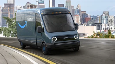 Rivian подписала контракт с Amazon на 100 000 электрических микроавтобусов для доставки товаров