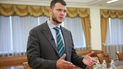 Міністр інфраструктури пропонує розмитнювати авто за об'ємом двигуна