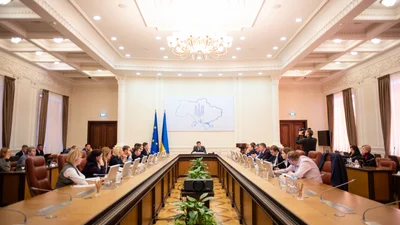 Кабмін пообіцяв ввести автофіксацію порушень ПДР та знизити аварійність на третину